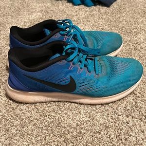 Nike FREE RN Shoes